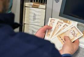 U FBiH u julu prosječna neto plata 1.757 KM, bruto plata 2.750 KM