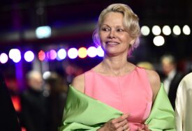 Pamela Anderson primila nagradu u Veneciji, pojavila se bez šminke