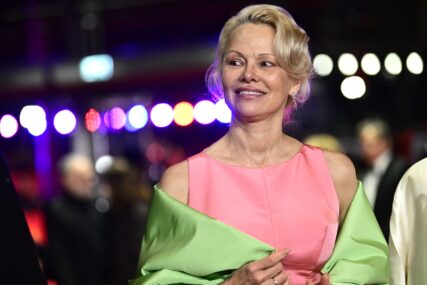 Pamela Anderson primila nagradu u Veneciji, pojavila se bez šminke