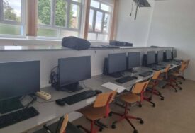 Više od 70 povratničkih škola dobilo 'pametne učionice'