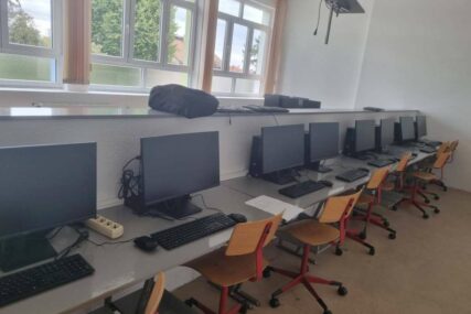 Više od 70 povratničkih škola dobilo 'pametne učionice'
