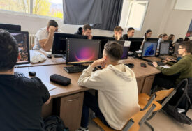 Pomozi.ba, CCC i DISTI: Obrazovnim ustanovama širom BiH donirana računarska oprema vrijedna 219.585,60 KM