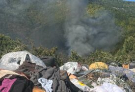 Požar na deponiji Šišeta za sada pod kontrolom, situacija ozbiljna