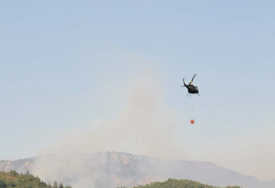 VATROGASCI, VOJSKA SVI NA NOGAMA! Helikopteri Oružanih snaga BiH gase požare na više lokacija...