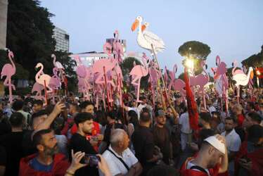 Albanska dijaspora krenula na protest u Tiranu, crnogorska ih policija zadržala