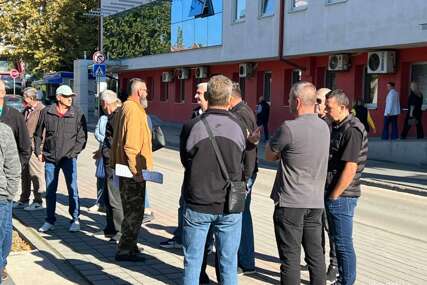 Protest ispred Gradske uprave Lukavac: Bivši radnici Koksare traže isplatu otpremnina