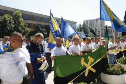 Rudari Breze i Bile odustali od protesta u Sarajevu, ostaju u neposluhu do isplate plaće