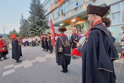 Šetnica kulture okupila brojne posjetioce uz nastup 'Kravat pukovnije' i bogat muzički program