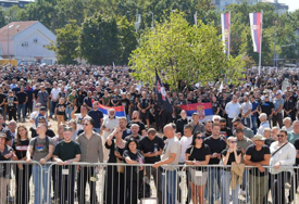 Različite procjene o broju ljudi na sprovodu monstruma - od 16 do 150 hiljada
