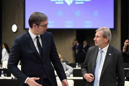 Šta je bivši komesar EU radio sa Vučićem dan prije pokopa zločinca?