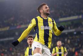 Tadić bacio kapitensku traku prilikom izlaska iz igre, evo šta je razlog