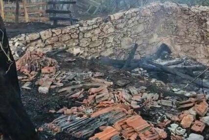 SITUACIJA ALARMANTNA Vatra prišla kućama u Poljicama, apeluje se na dobrovoljce