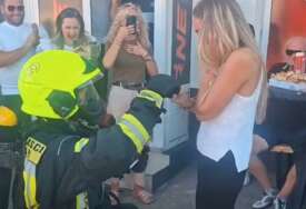 (VIDEO) Mostarski vatrogasac na poseban način zaprosio djevojku