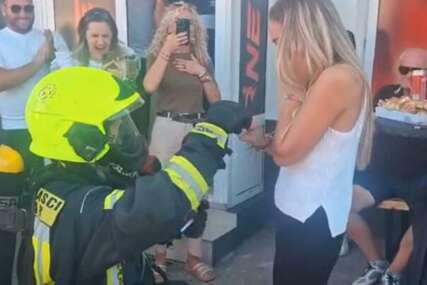 (VIDEO) Mostarski vatrogasac na poseban način zaprosio djevojku