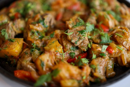 Imate li paradajz, paprike i malo mesa? Recept za večeru koja vraća u djetinjstvo