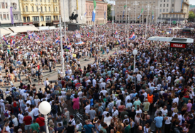 Desetine hiljada ljudi na protestu u Zagrebu