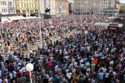 Desetine hiljada ljudi na protestu u Zagrebu