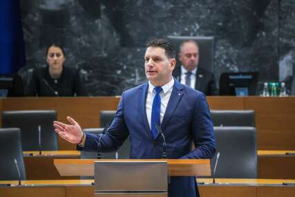 Nije prošao prijedlog oporbe za smjenu predsjednika slovenskog parlamenta