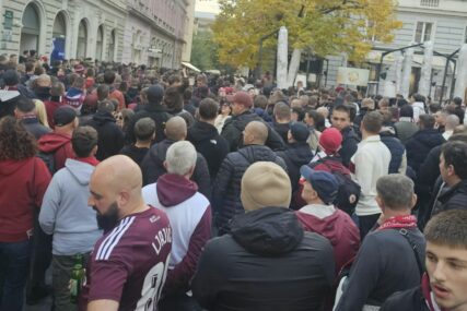 Bordo korteo u rođendanskom raspoloženju zaputio se prema Koševu (VIDEO)