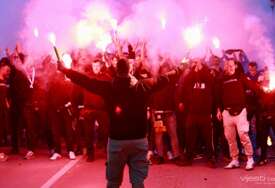 BH Fanaticosi u vatrenom korteu krenuli prema Bilinom Polju i zagrijali atmosferu na ulicama Zenice