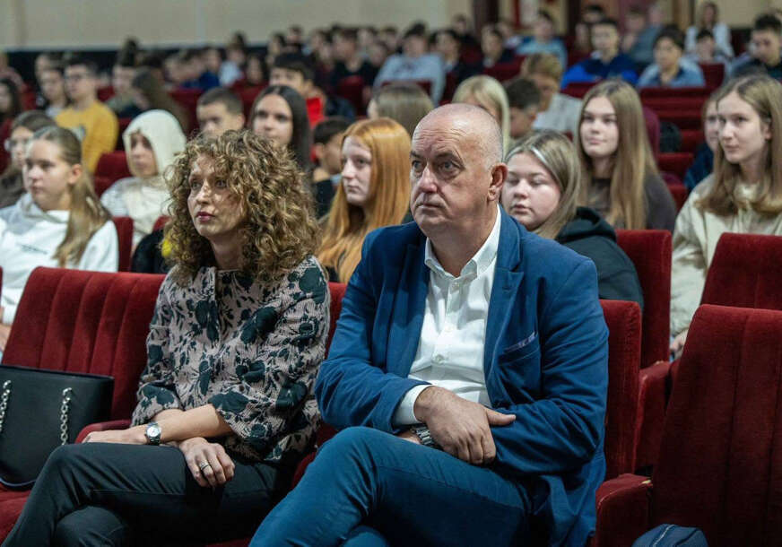 FOTO: USTUPLJENE FOTOGRAFIJE