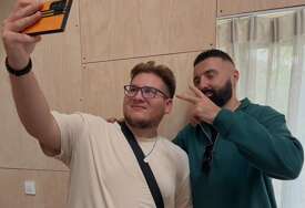 Jala Brat posjetio Roditeljsku kuću u Tuzli i obradovao djecu ulaznicama za koncert