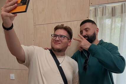 Jala Brat posjetio Roditeljsku kuću u Tuzli i obradovao djecu ulaznicama za koncert