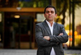 Kulanić osudio postavljanje bilborda s likom Alije Izetbegovića u Istočnom Sarajevu