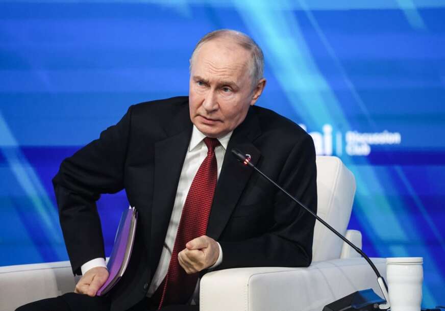 FOTO:  EPA/MAXIM SHIPENKOV