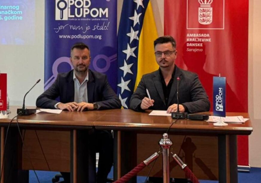 FOTO: POD LUPOM