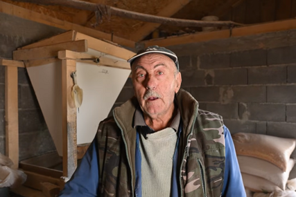 (VIDEO) Iz podstanarske sobice napravio 5 kuća i dva ribnjaka