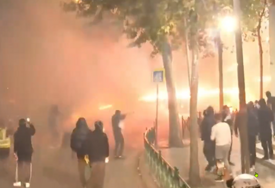 Neredi u Tirani, demonstranti gađali policiju vatrometom (VIDEO)