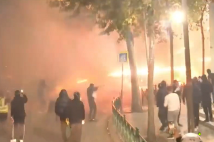 Neredi u Tirani, demonstranti gađali policiju vatrometom (VIDEO)