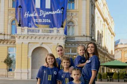 Porodica Edina Džeke objavila emotivnu poruku: "Tata, uvijek smo tvoji najveći navijači, volimo te" (VIDEO)