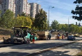 Počelo asfaltiranje lijeve strane saobraćajnice u ulici Ive Andrića