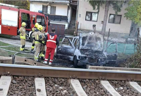 Auto izgorio u Blažuju, mještani optužuju migrante