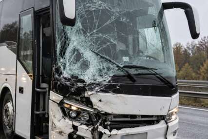Dva autobusa iz BiH sudarila se na autoputu u Njemačkoj: "Kantić udario u Murić Trans"