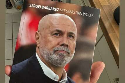 Sergej Barbarez pokazao svoju autobiografiju i poslao poruku: "Ja i lopta"