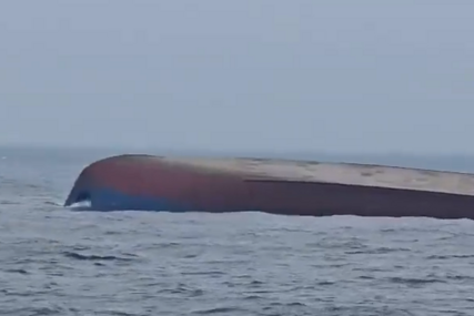 Rumunija pokrenula operaciju spašavanja broda, do sad spašeno 9 mornara (VIDEO)