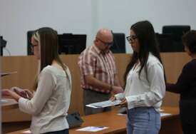 CIK - Utvrditi brojno stanje neiskorištenih i iskorištenih glasačkih listića sa dva biračka mjesta