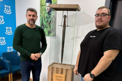 Bužim čuva tragove srednjovjekovne Bosne, izrađena replika viteškog mača