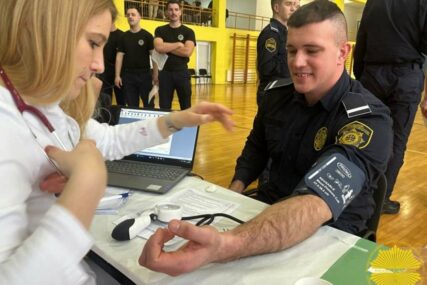 FMUP - Kadeti i službenici Policijske akademije u akciji darivanja krvi
