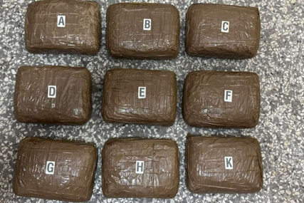 Prilikom pretresa stana u Zenici pronađeno skoro 12 kg droge, uhapšena jedna osoba