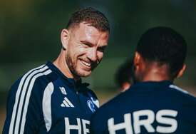 Džeko se vratio u Njemačku, Schalke se oglasio