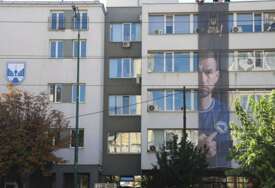 Na zgradi Općine Novo Sarajevo postavljeno platno s likom Edina Džeke