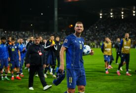 UEFA kaznila FS BiH zbog dešavanja na tribinama na Džekinom oproštaju