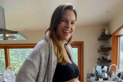 Hilary Swank u 53. godini čeka treće dijete