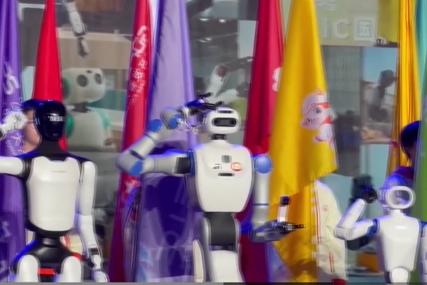 Humanoidni roboti u Šangaju položili zakletvu: Obećali sigurnost i služenje ljudima