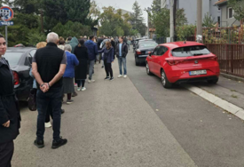 Izlaznost u Srbiji do 9 sati 12 posto, zabilježen i incident s biračima SNS-a koji su autobusom stigli iz RS-a