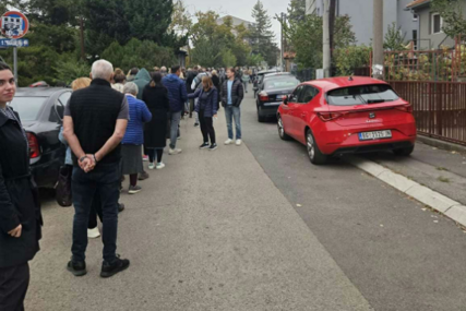 Izlaznost u Srbiji do 9 sati 12 posto, zabilježen i incident s biračima SNS-a koji su autobusom stigli iz RS-a